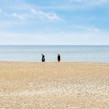 6 Person In Brovst-by Traum *