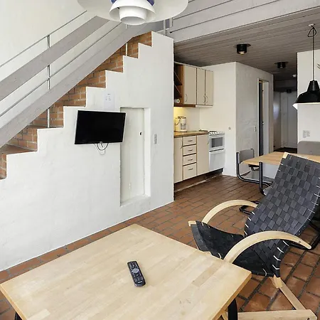 6 Person In Brovst-by Traum